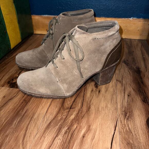 Olive Brown Clarks Sashlin Sue Suede Oxford Heeled Ankle Booties Size 10 - Picture 2 of 11